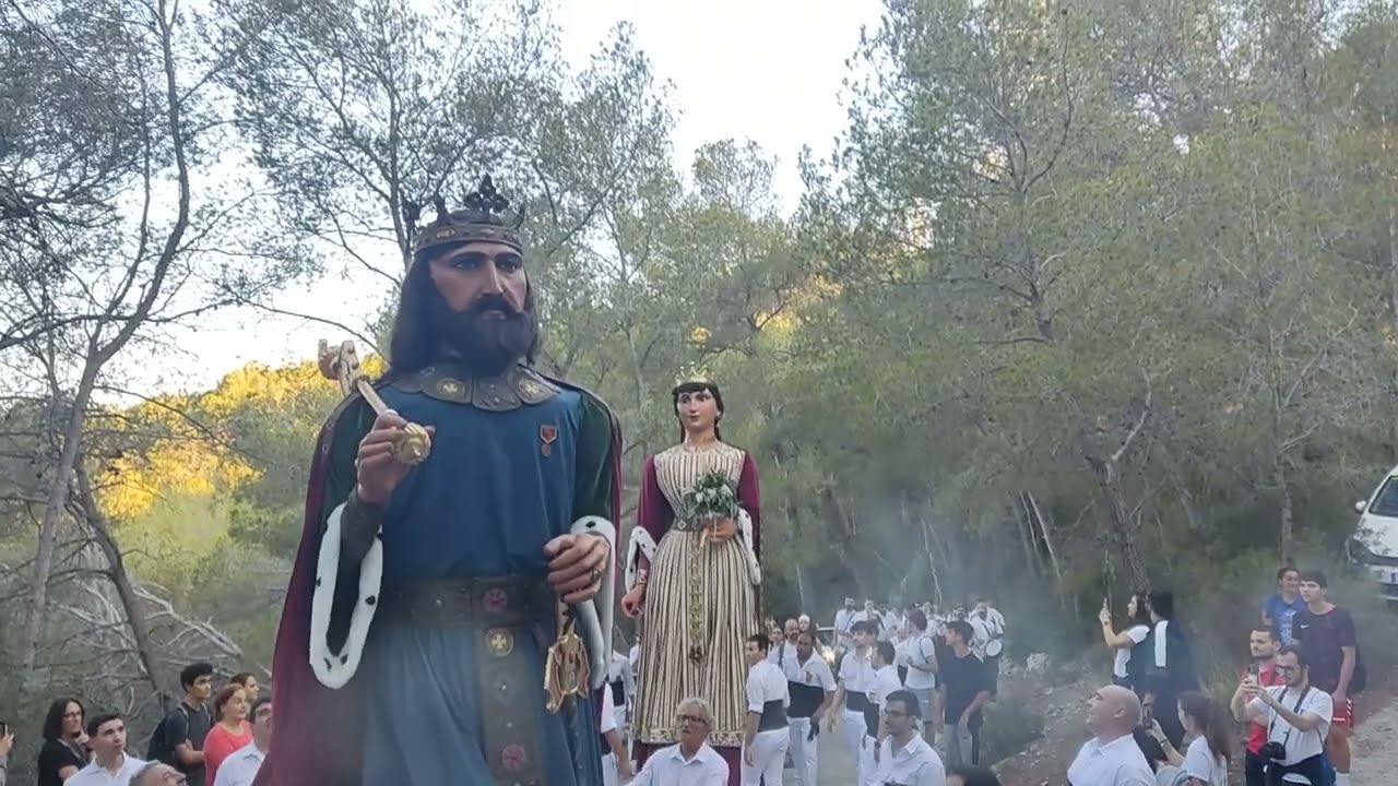 Els Gegants Vells de Sitges pugen a la Trinitat