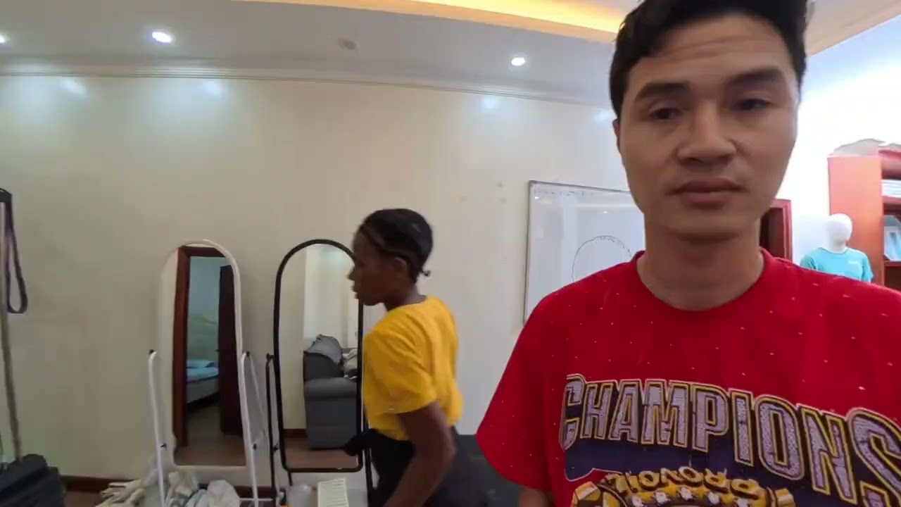 C&ocirc; G&aacute;i Ch&acirc;u Phi || Ng&agrave;y Đầu Ti&ecirc;n trở lại trụ sở Team Ch&acirc;u Phi. Dọn Dẹp lại Ph&ograve;ng L&agrave;m Việc