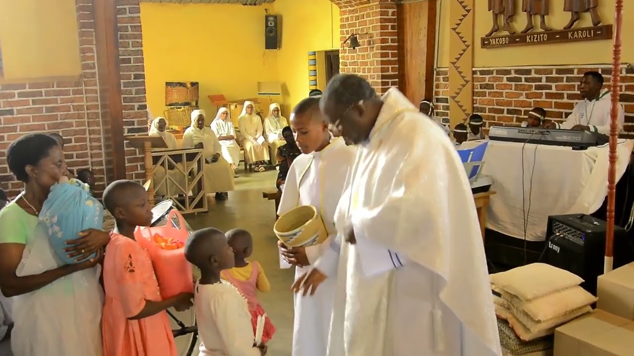 Umwanya mwiza. By Pueri Cantores Rwaza