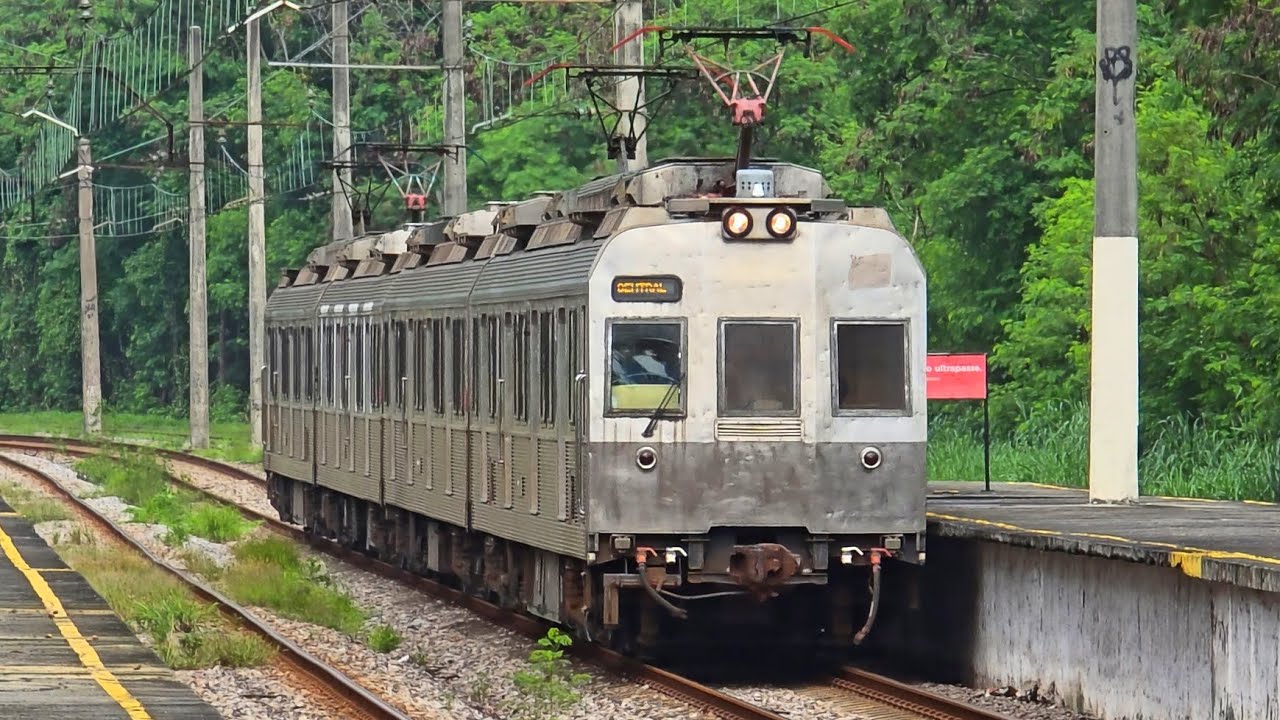 Supervia - Série 900 ER 927 em Tomás Coelho (Parador Central).