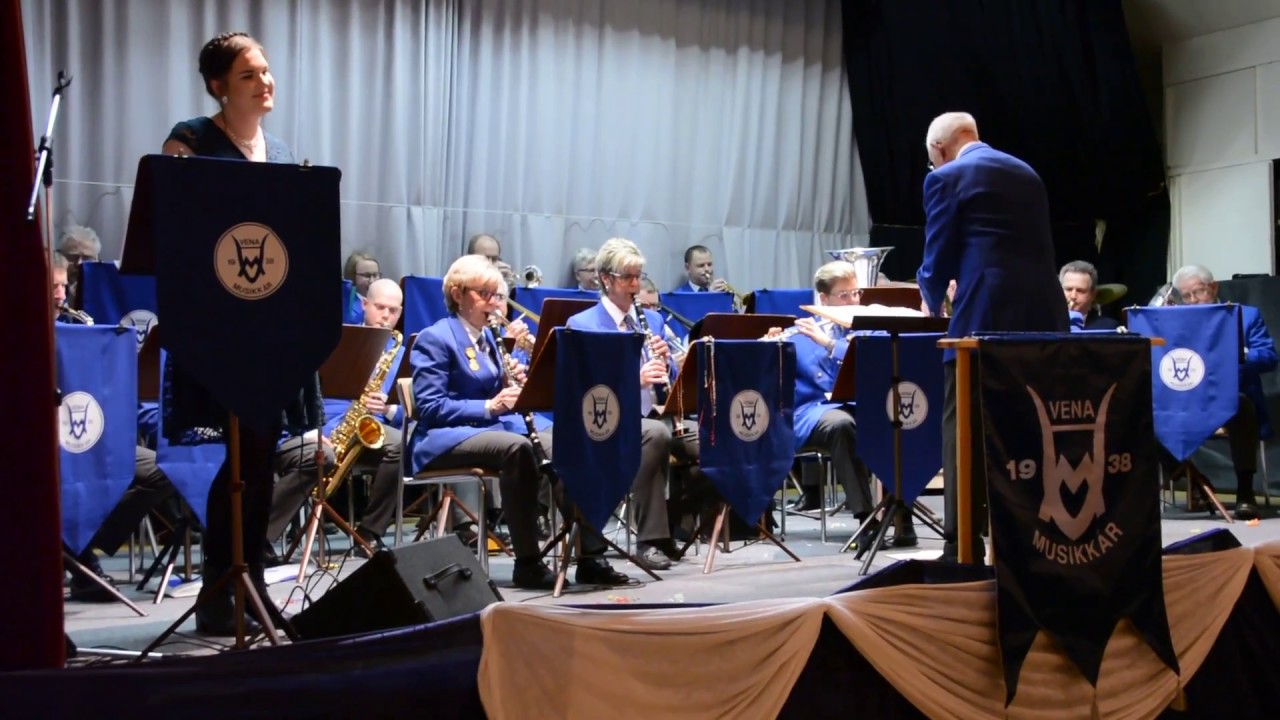 Vena musikkår framför Cohens klassiker