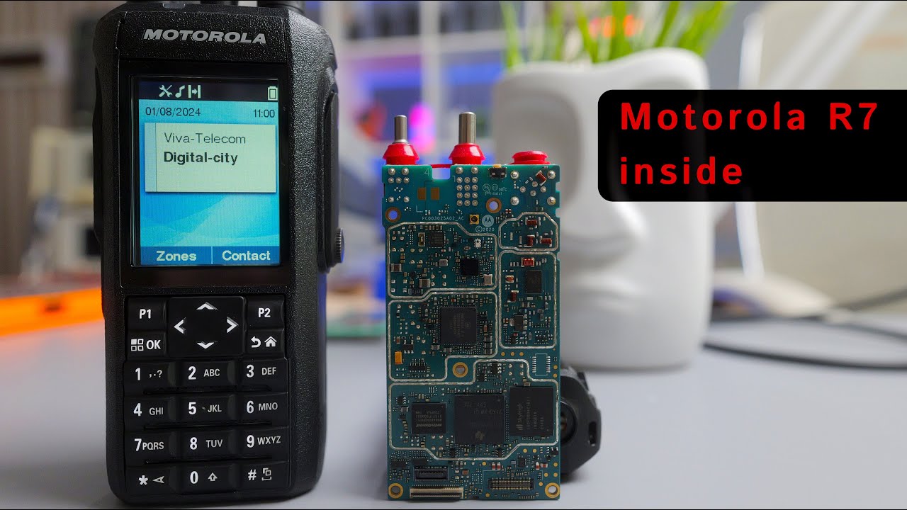 Внутри радиостанции Motorola R7