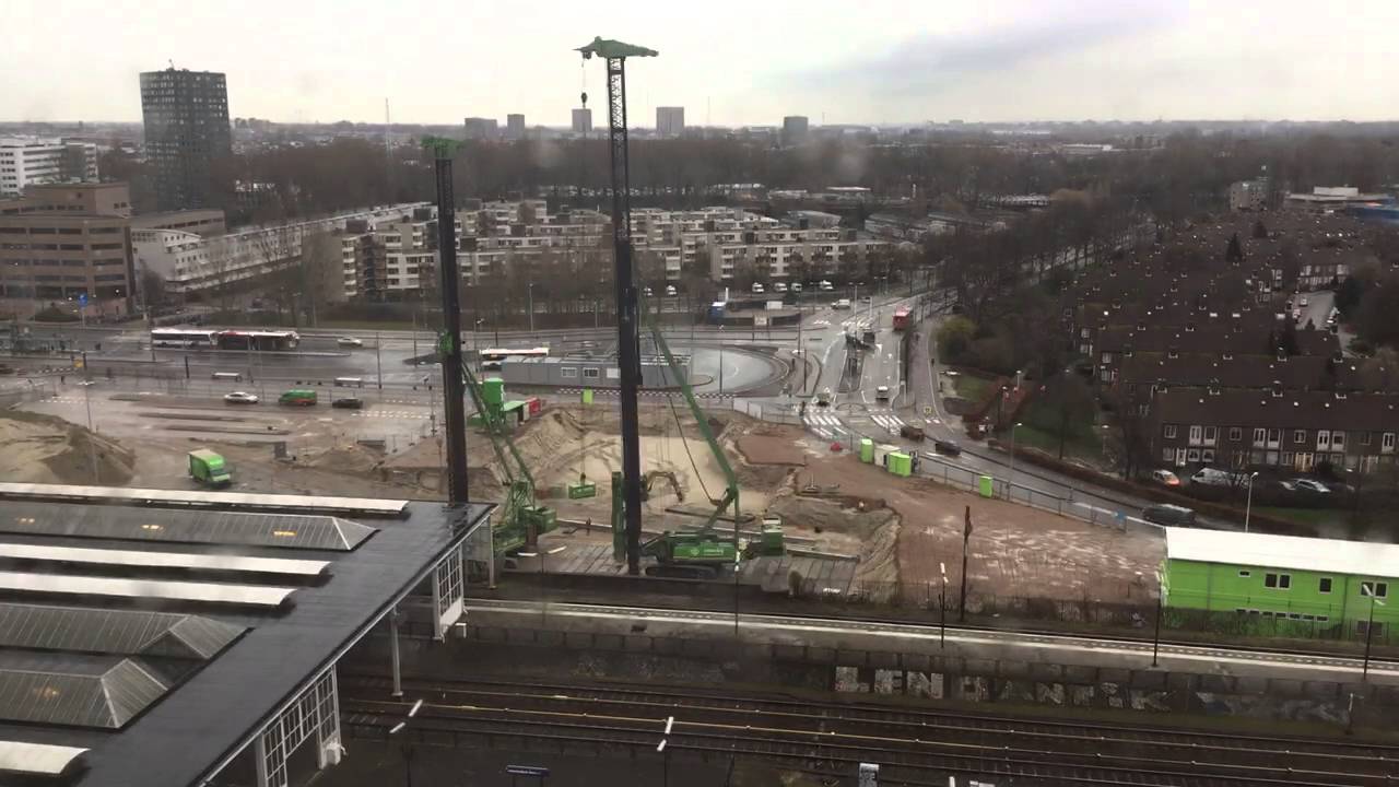 Delivery of the first piles to the Amsteltower buildingsite on February 9th 2016