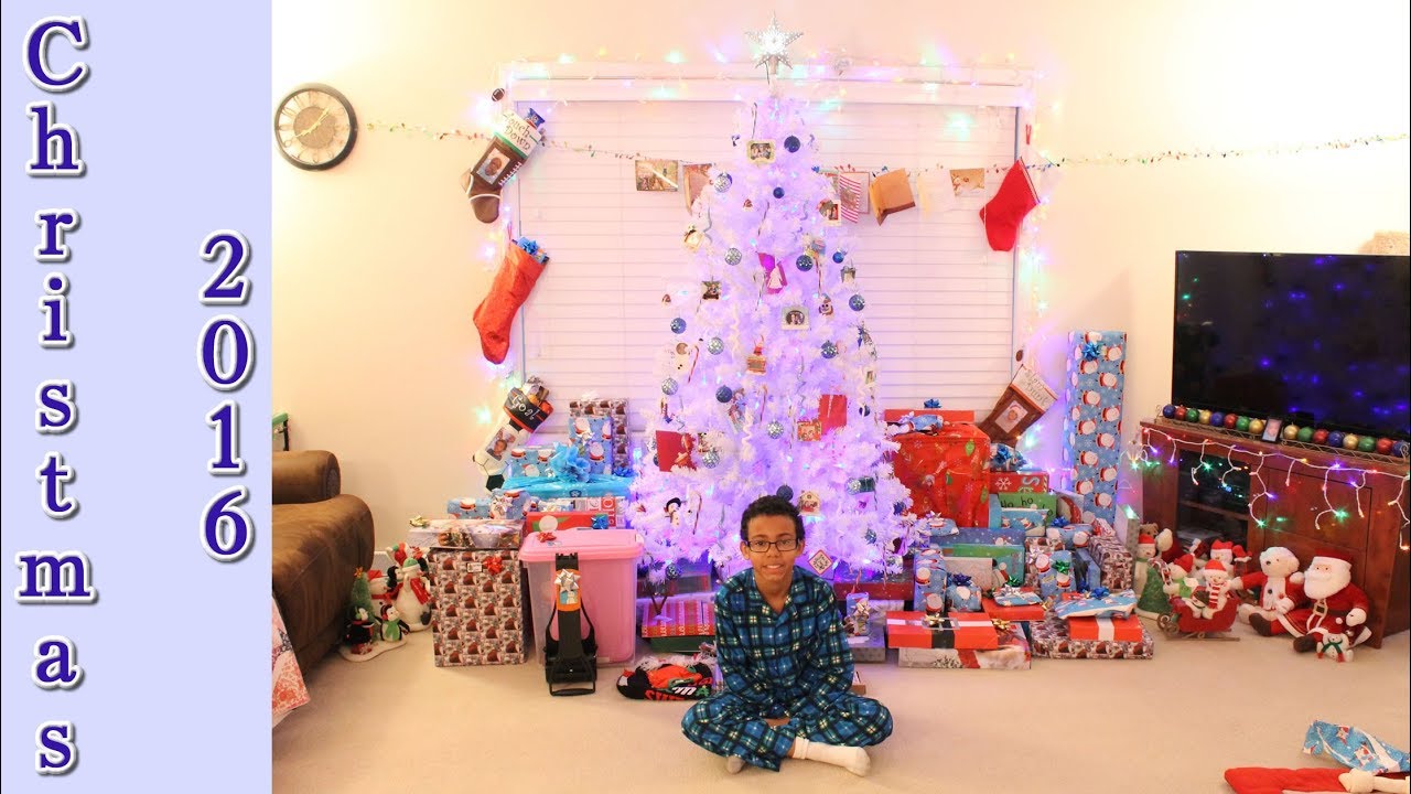 Christmas Morning 2016 - Did Santa Come? Opening Presents! #SantaProject