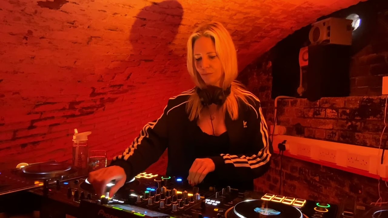 Sarah C - deep and a little bit dirty 