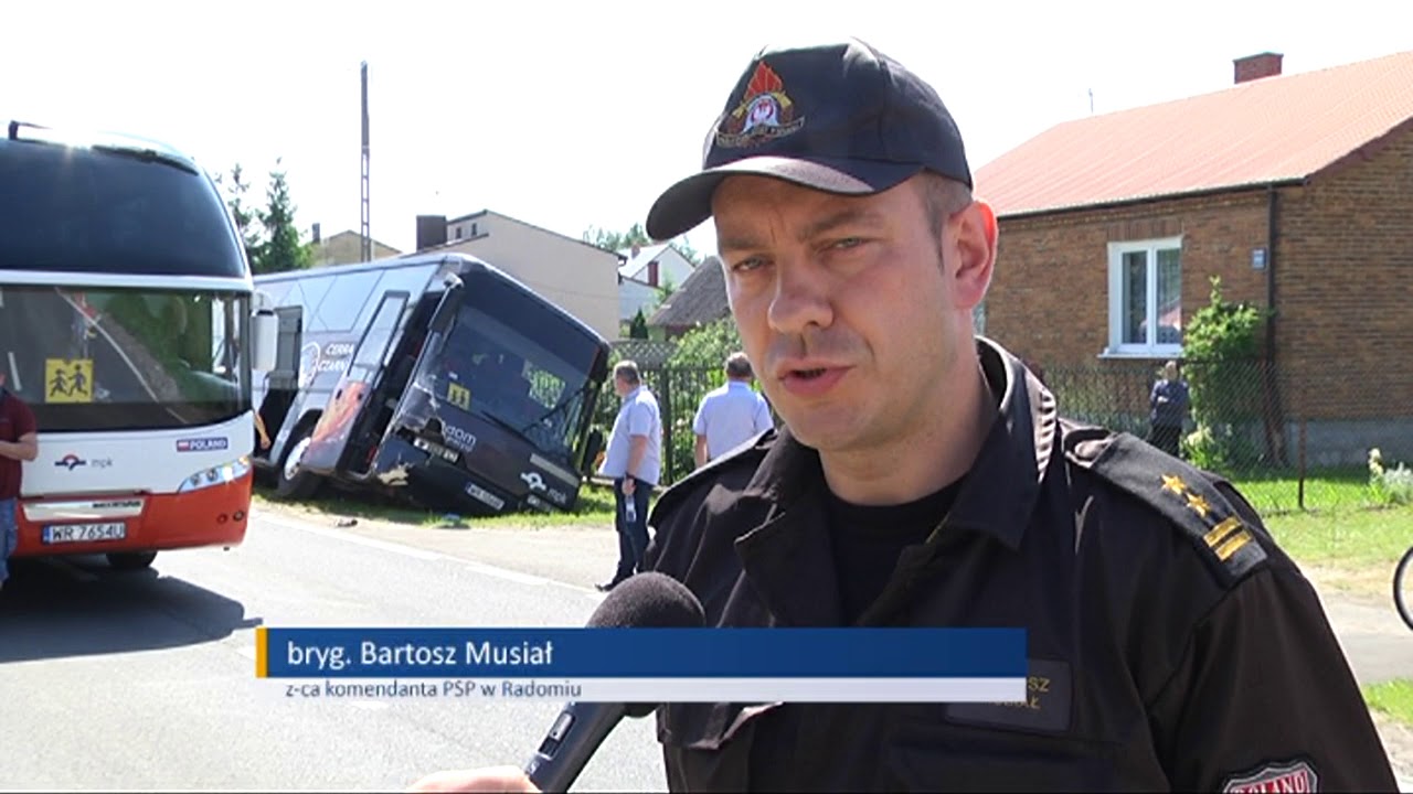 Autokar z dziećmi z Radomia wpadł do rowu