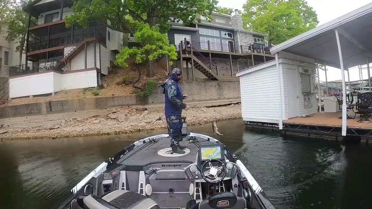 Lake Ozark - Buck Bass Off The Bed