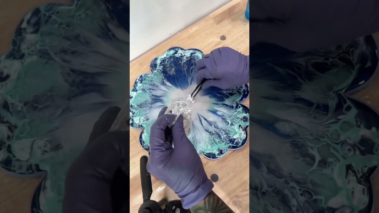 I like this song!! #resinart #diy #resincrafts #art #epoxyresin #resin #resinartist #epoxy