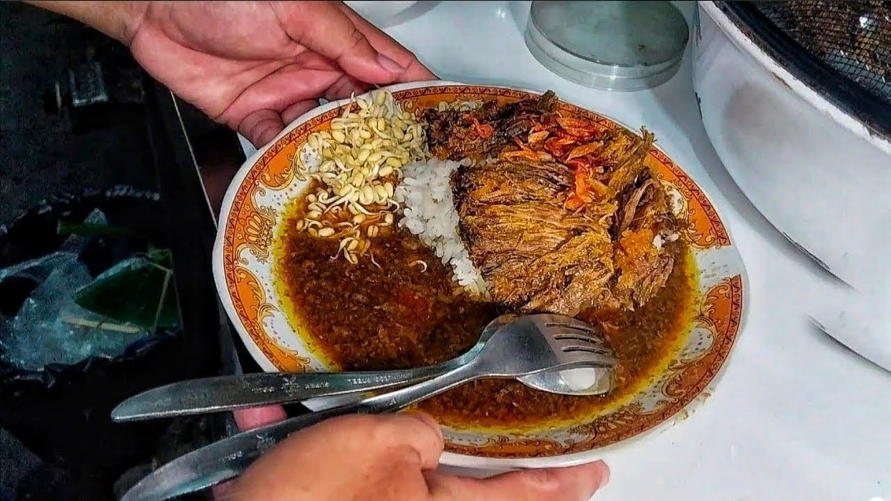 Sudah berjualan sejak tahun 1965 - Rawon legendaris di Surabaya NASI RAWON & SEMUR PAK H. SUPARAN