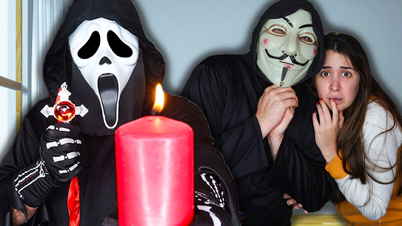 VEMOS EL RITUAL SECRETO QUE HACE EL ENMASCARADO *Esta invocando a otros Ghostface*