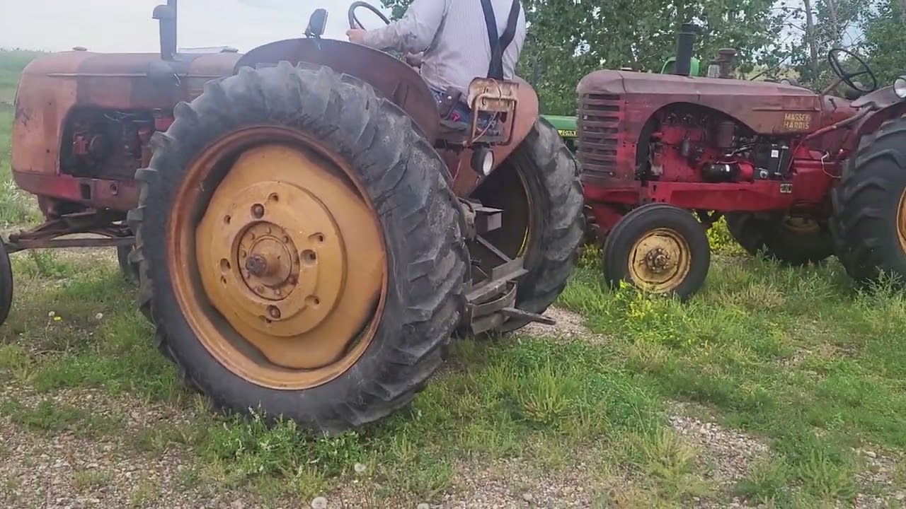 Cockshutt 30 Canadian tractor. From stuck to running and driving in a few hours.