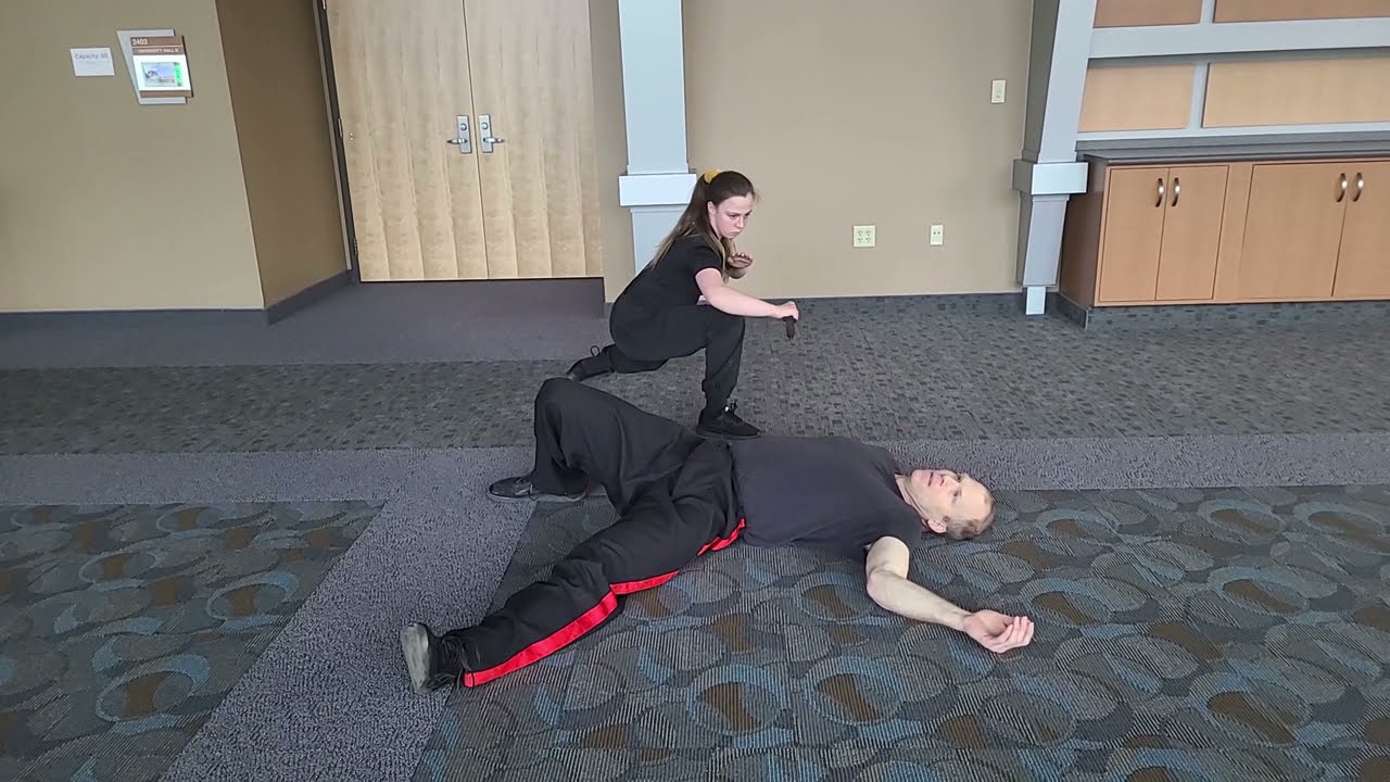 A quick Knife v. Knife fighting technique (self defense application)