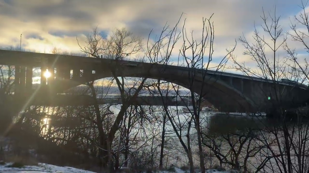 Stockholm walks. Vintersol, Mälaren och klippor i frosten. Winter sun, lake Mälaren and frozen rocks