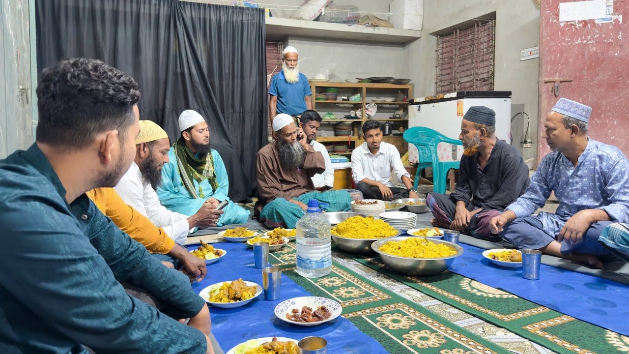 হাফেজিয়া মাদ্রাসায় দেশি মুরগি ভুনা আর খিচুড়ি দিয়ে সবার সাথে ইফতার করলাম | Village Iftar at Madrasa