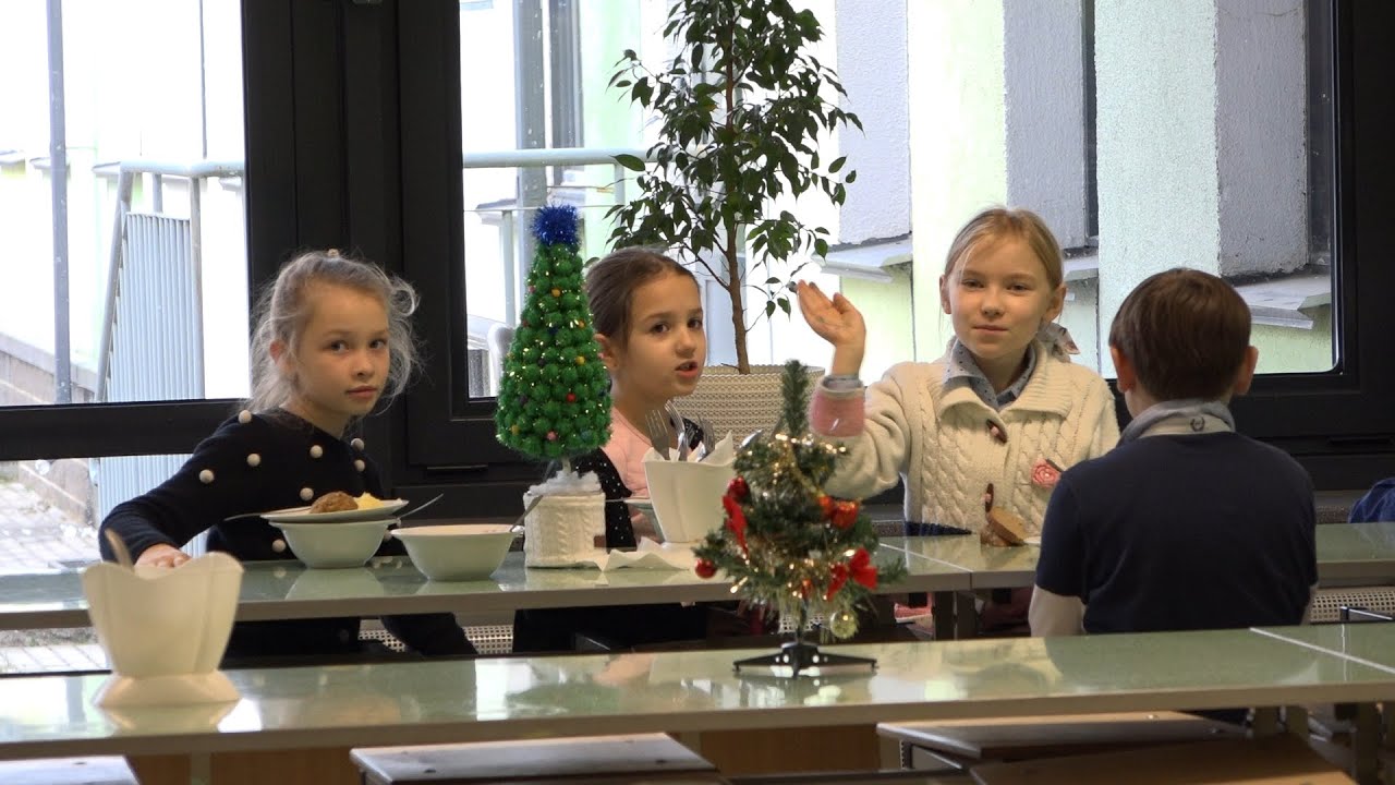 Ученики школы №61 о ситуации с массовым отравлением в столовой и о том, что сейчас в их меню