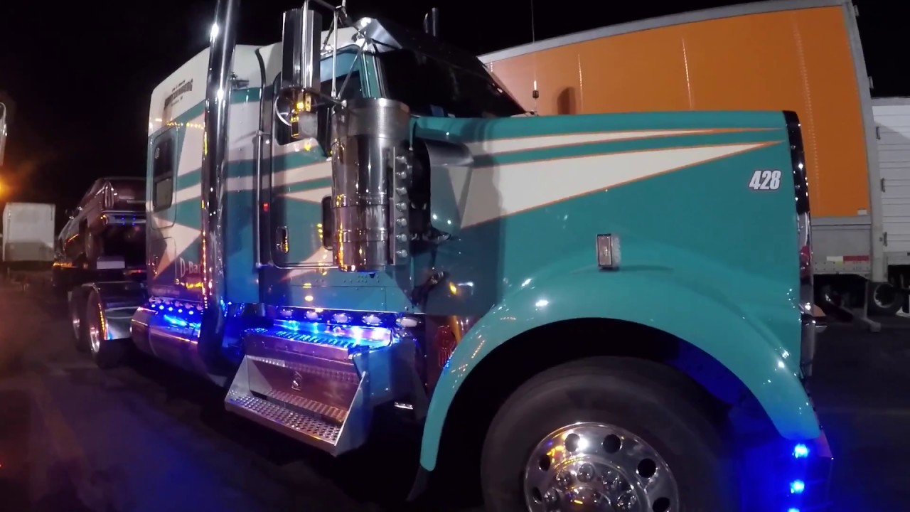 Selecting The Perfect Parking Spot & A Sharp Kenworth W9 Glider # 263