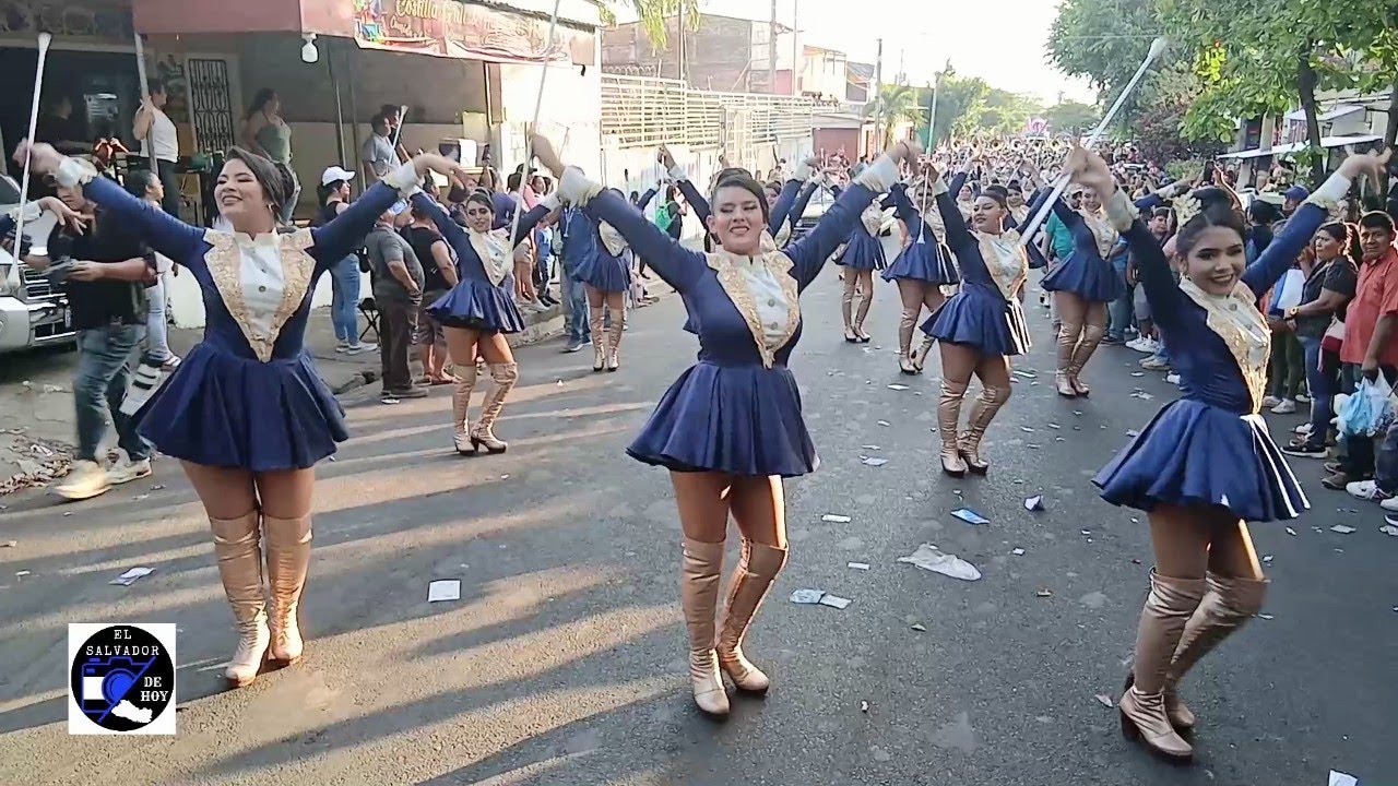 BANDA MUNICIPAL LA LIBERTAD OESTE en Desfile del Correo Sonsonate 2026.