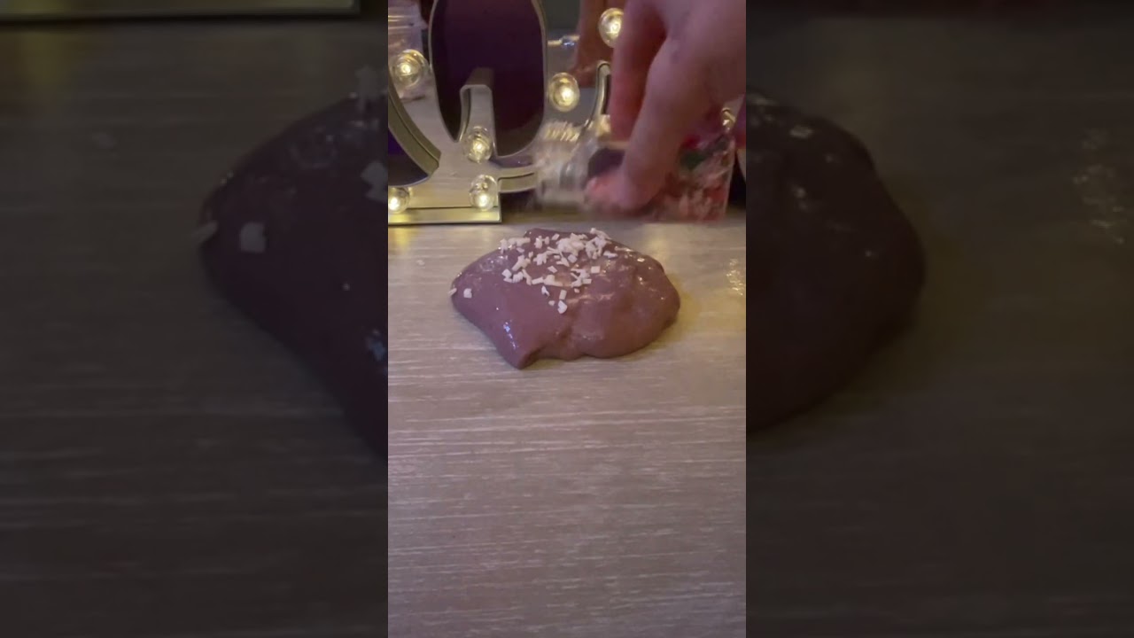 Masking a holiday slime using the wheel!