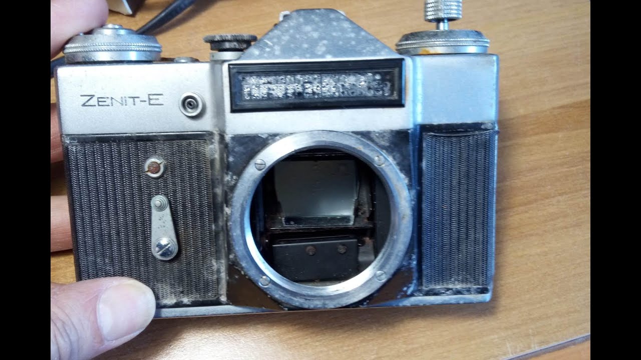 Una Zenit E arrugginita lasciata per 20 anni in una cantina umida  può tornare a funzionare?