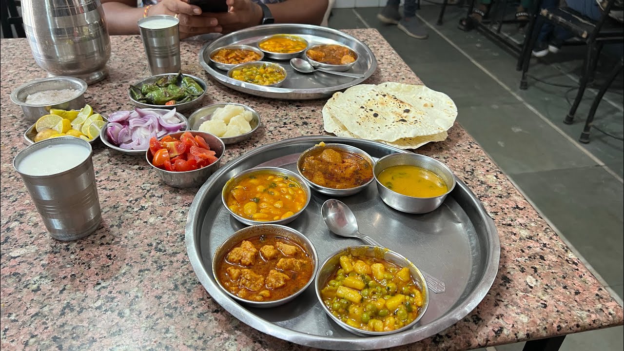 હળવદ લક્ષ્મી પરોઠા મોરબીથી ખાવા માટે ગયા જોરદાર હાટેલ મોજ આવે ખાવાની કમલેશ મોદી vlogs