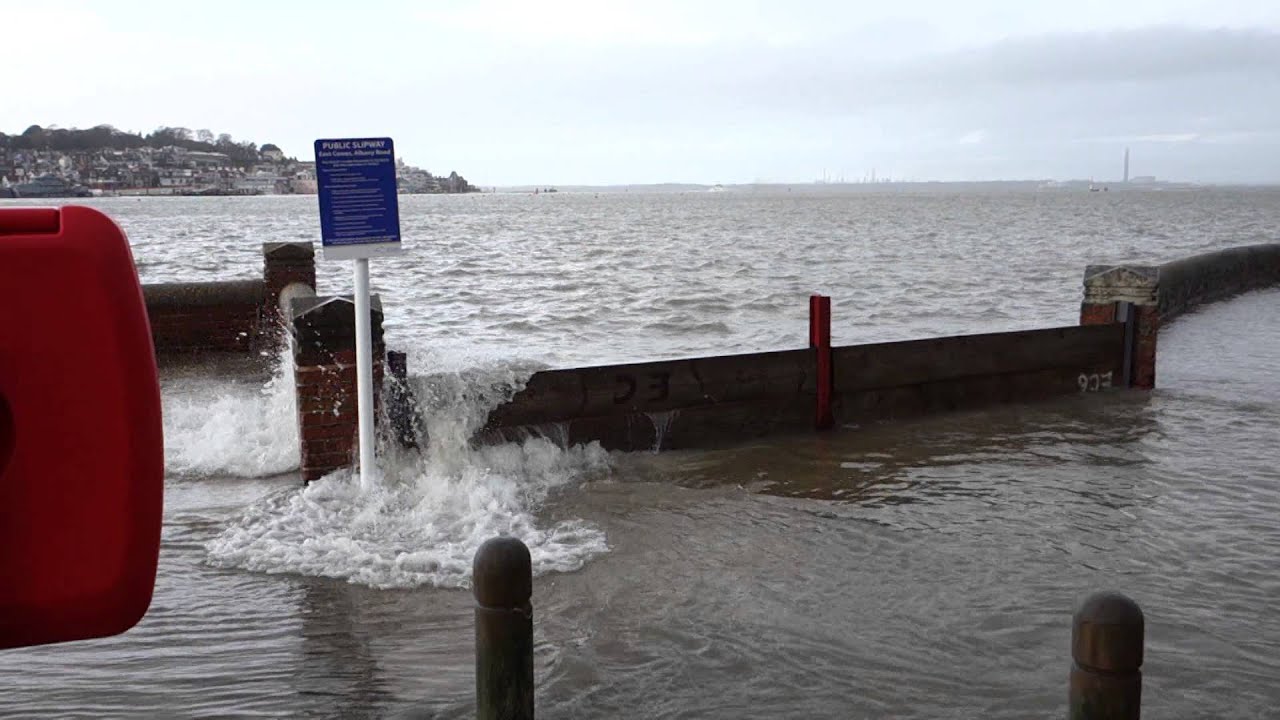 Isle of Wight Snapshot - Flooding at East Cowes January 2014