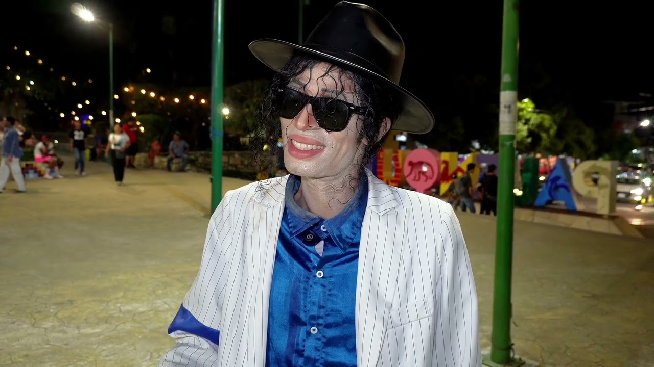 Haitiano imitador de Michael Jackson entretiene a cientos de Mexicanos en Palenque Chiapas 