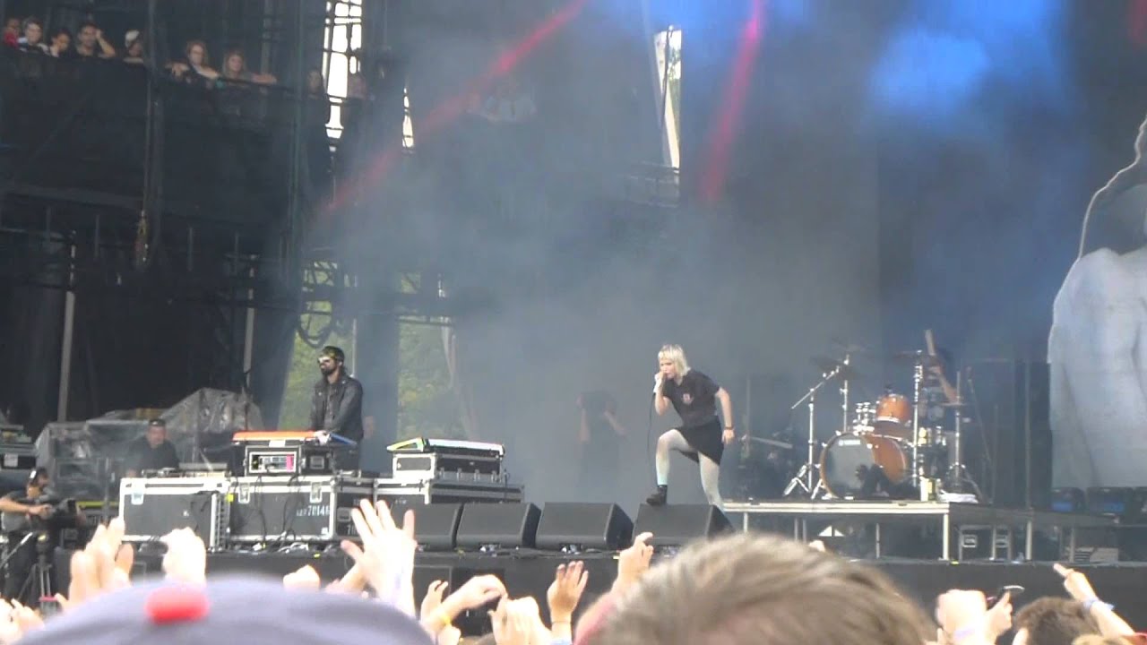 Crystal Castles 'Black Panther' Live at Lollapalooza 2013