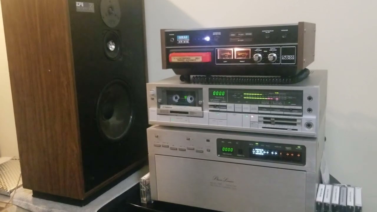 Akai CR-81D Playing  Chicago