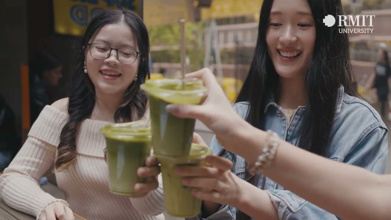 Узнайте больше о жизни в RMIT вместе с недавней выпускницей Мелоди | Университет RMIT