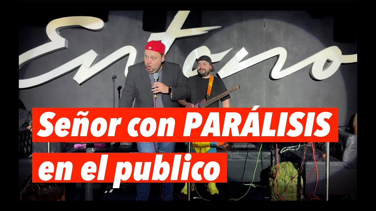 Señor con parálisis en el publico