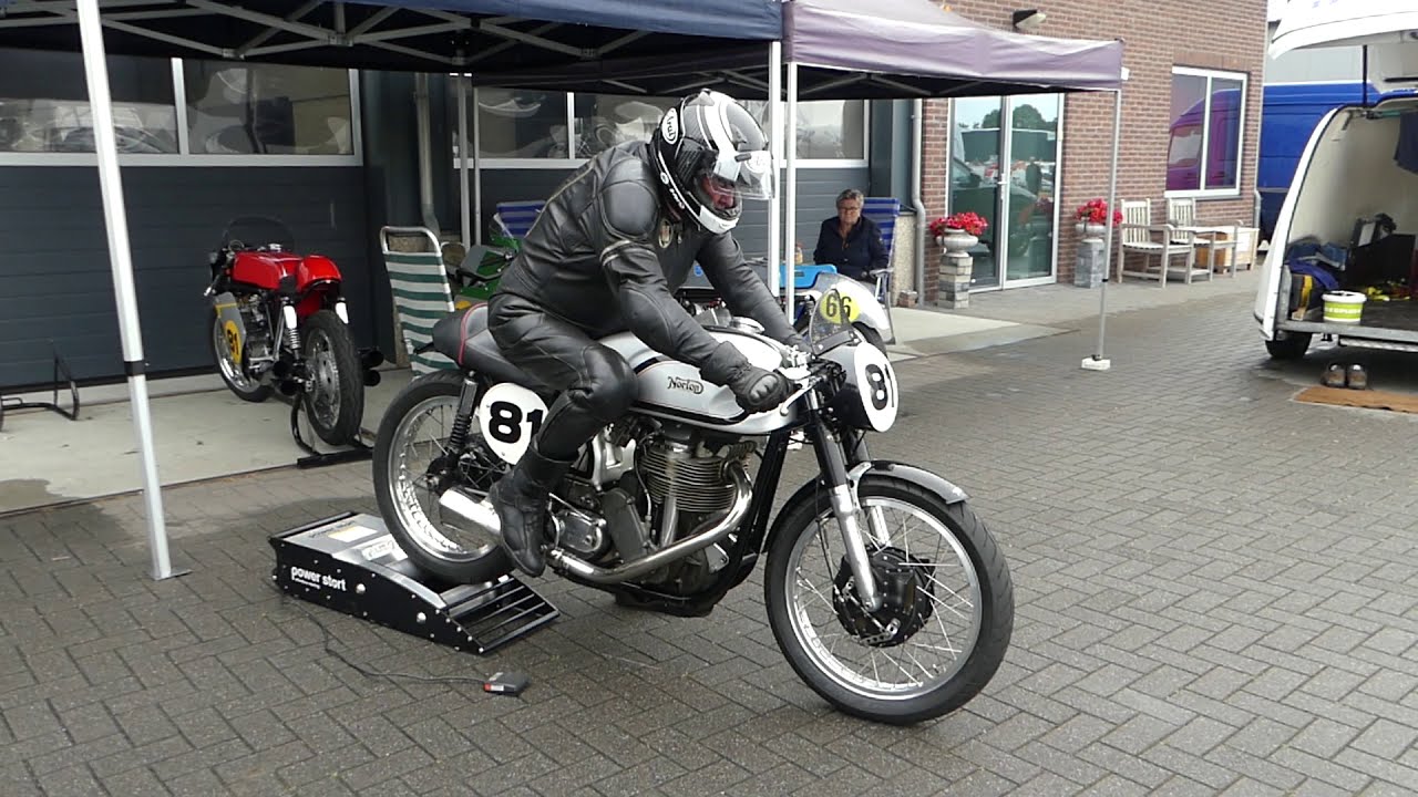Warming up Norton Manx 500
