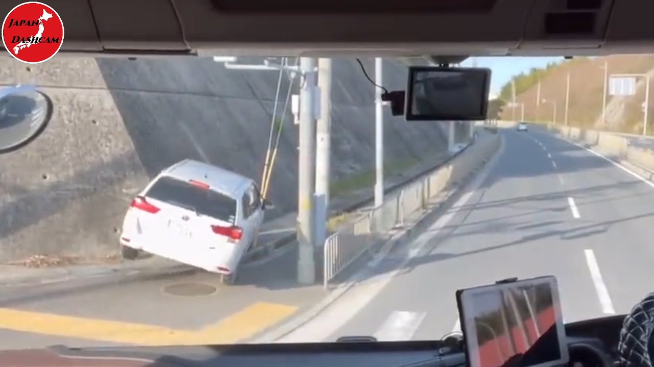 Japan Car Crash Compilation - Fear of accidents & Bad Drivers & Driving Fails #7