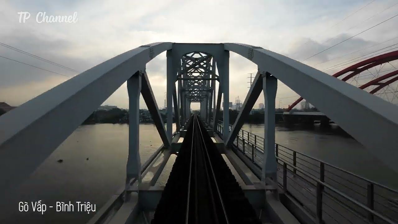HÀNH TRÌNH ĐẦU MÁY TÀU HỎA TỪ GA SÀI GÒN ĐI GA BIÊN HÒA | NGẮM NHÌN TÀU QUA THÀNH PHỐ VÀO BUỔI SÁNG