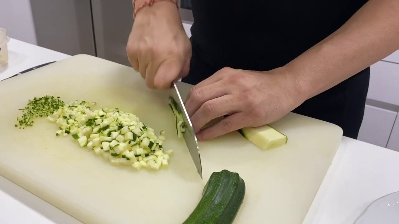 COMO CORTAR EN JULIANA, MIREPOIX, BRUNOISE Y PAISANA UN CALABACIN