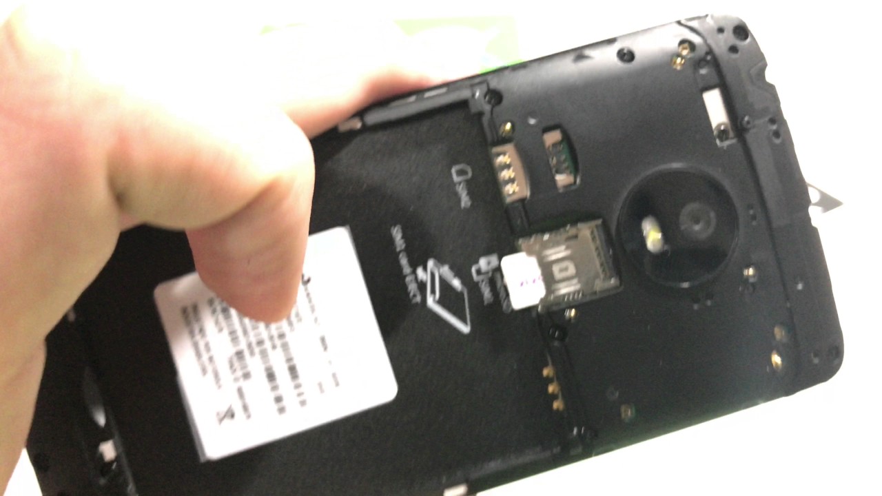 Como remover o SIM Card e o cartão MicroSD do Moto G5