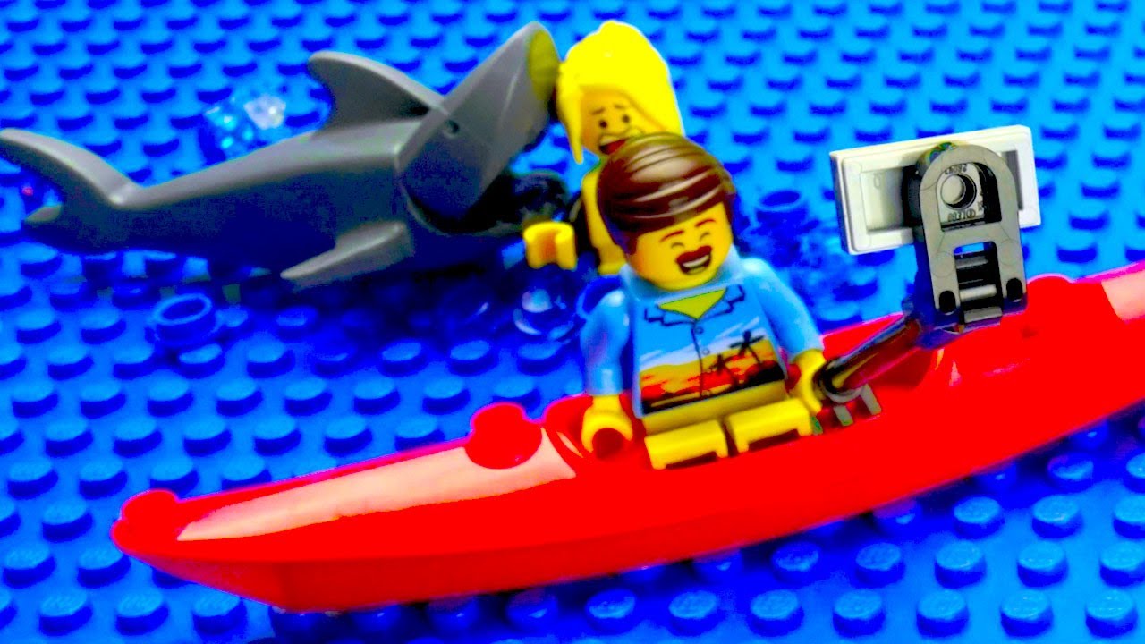 Lego City Shark Attack - Fail on Beach - Lego Tourist