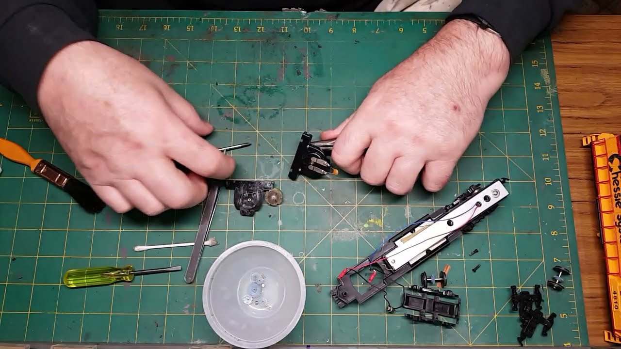 MnR Ep13: HO Scale Life-Like GP38-2 Maintenance and Pancake Motor Screw Issues (Part1)