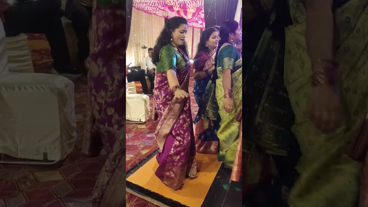 नाला निर्माण के लिए शिलान्यास मे मेयर श्रीमती सुनीति दयाल जी का इंतजार करते 2- 4के निवासी