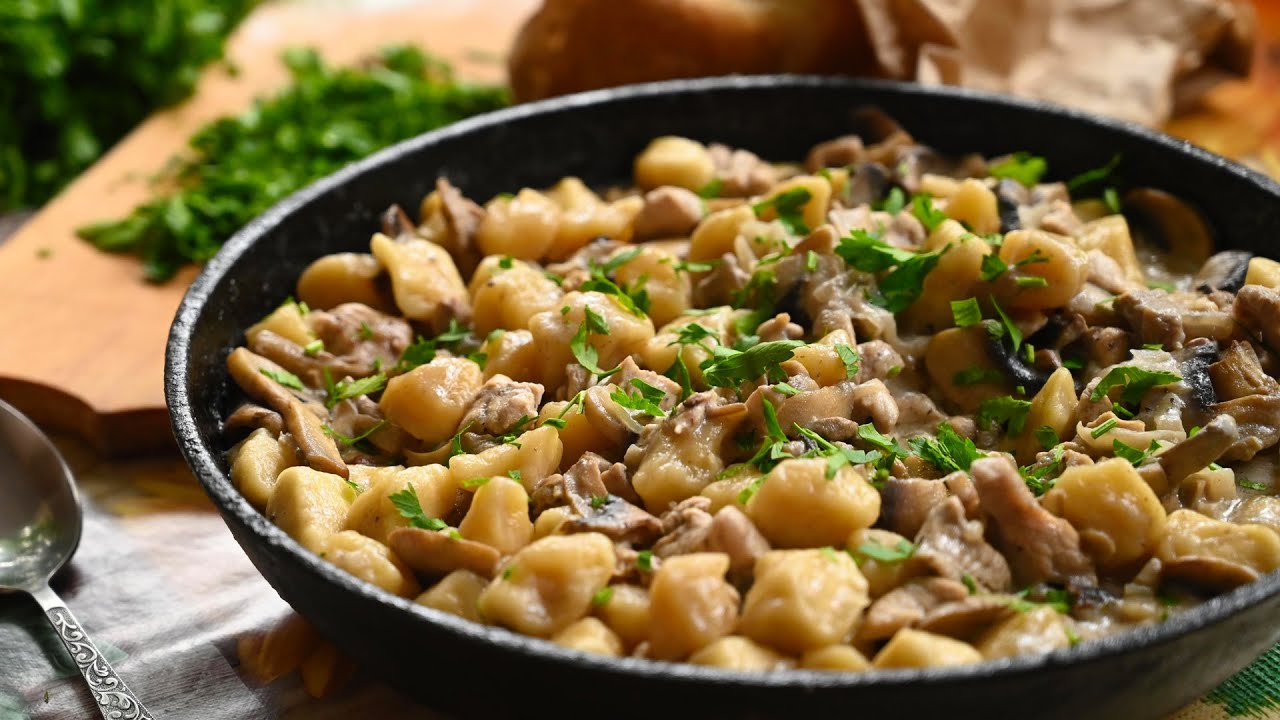 Почему я раньше не узнал об этом блюде? Галушки с курицей и грибами