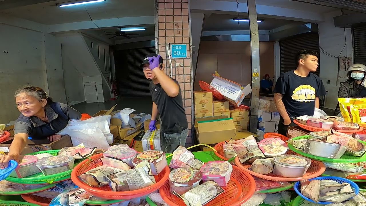 才快8點還沒賺到錢就在拚福利標 今天完全逆向操作 麻豆第五市場中正路80 10號 士官長海鮮叫賣 海鮮叫賣 海鮮拍賣 叫賣哥 seafood auction