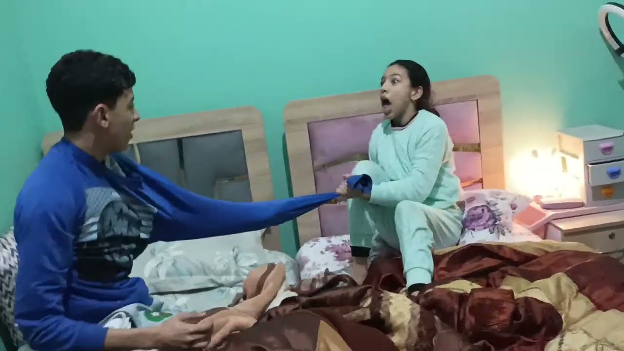 شوفوا التحدي المصارعه اللي درت انا وخويا فوق الناموسيات والكارثه في الاخير 😱😭😭