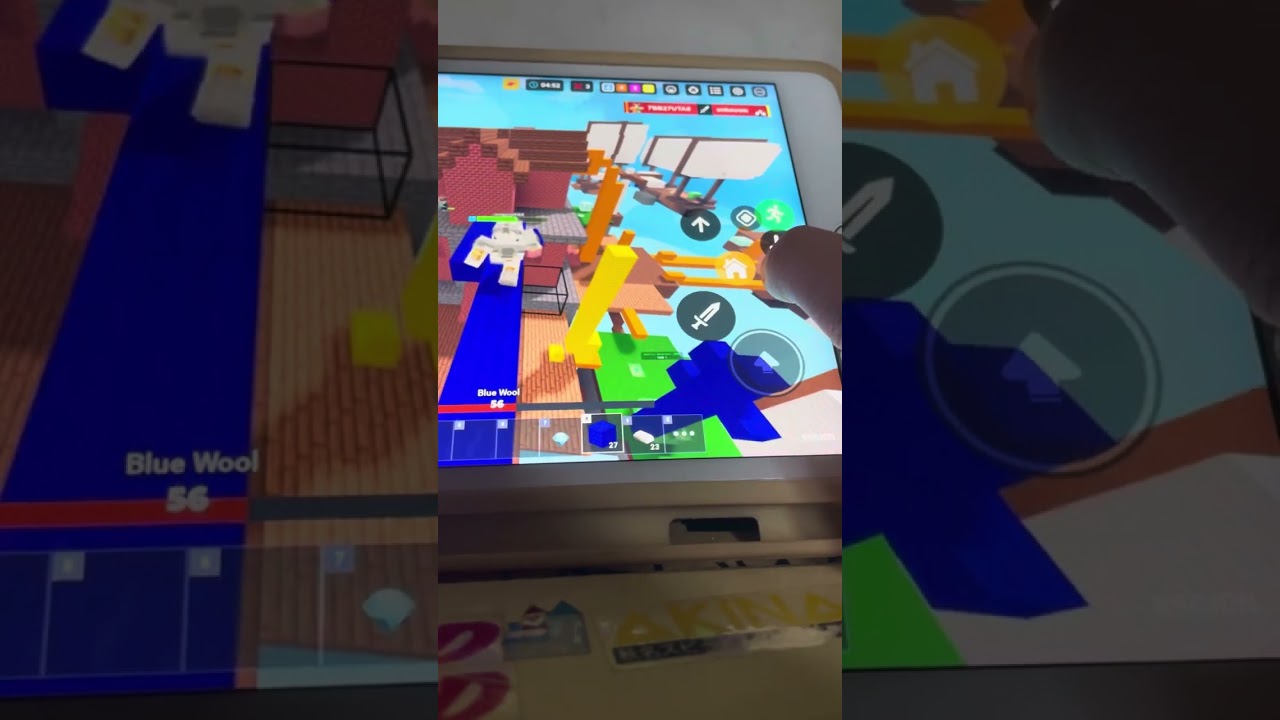 9 year old brother playin’ bedwars!