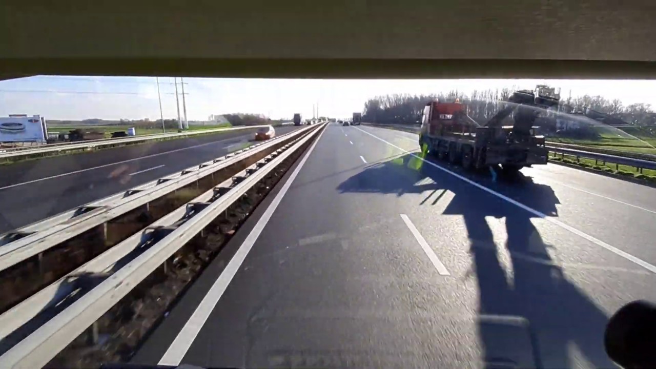 Beverwijk - A5 met de IC-ambulance met luchthoorn onder viaduct #dmvda #meemetdemicu #specialtyteam