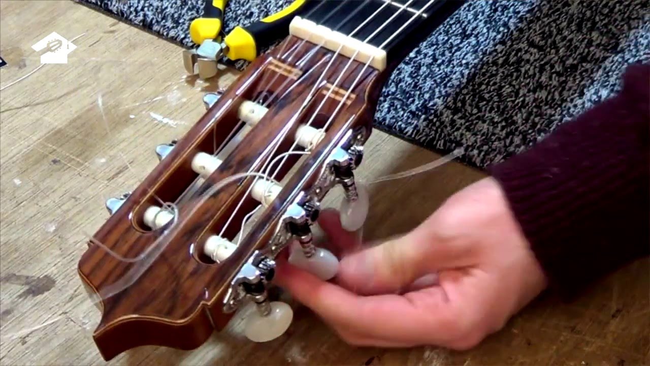Snaren vervangen op de klassieke nylonsnarige gitaar - Online Gitaar Academie