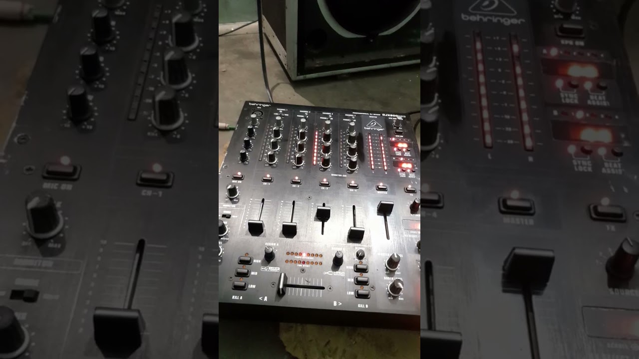 bheringer djx 900 usb  dj mixer for sales.....      good  working whatapps me 8072367159