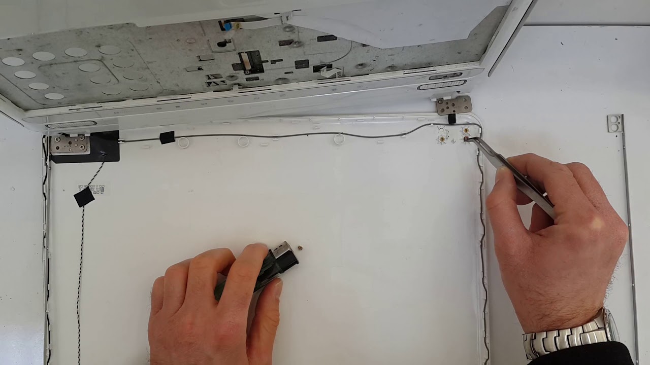 Laptop Menteşe Yuvası Tamiri-1