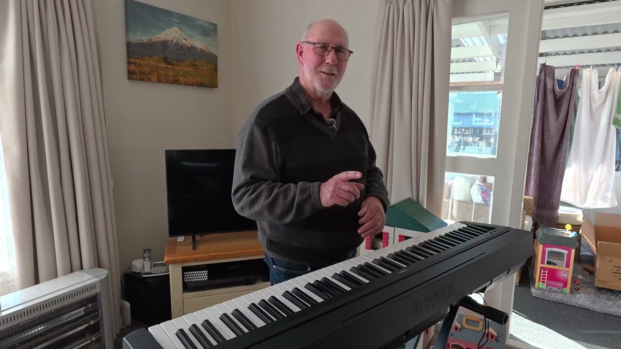 Yamaha electric piano P45B, first play
