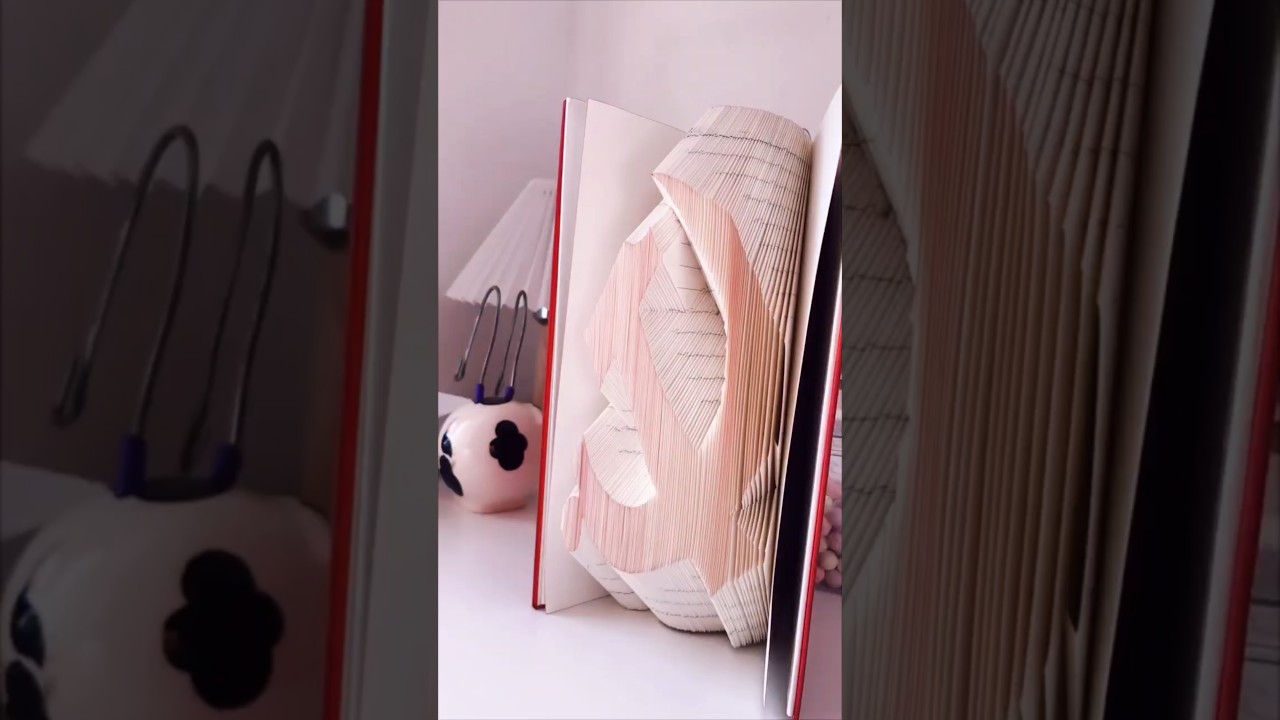 What image does this paper folding depict? #bookart #paperart #sculpture