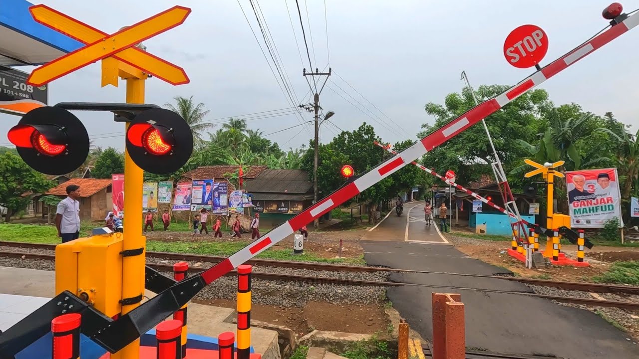 RAILWAY CROSSING 15 Kompilasi 10 Perlintasan Kereta Api Baru Dari Masa Ke Masa