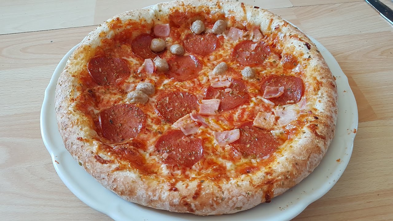 Dr. Oetker Casa Di Mama Tri Di Carne Pizza With Pepperoni, Ham And Meatballs